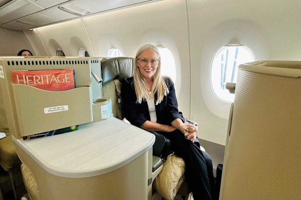 sami lukis flies business class to vietnam with vietnam airlines