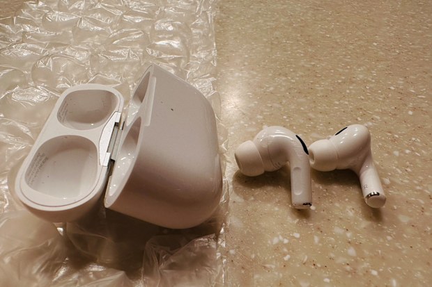 This woman left her AirPods on a plane. She tracked them to an airport worker's home