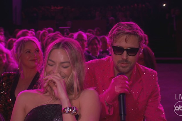 Ryan Gosling performs 'I'm Just Ken' to a laughing Margot Robbie at the Oscars.