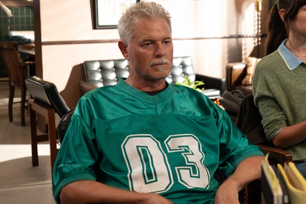 BRILLIANT MINDS -- "Fire Fighter" Episode 209 -- Pictured: (l-r) Eric Dane as Matthew Ramati, Mädchen Amick as Alicia Ramati, Chloe Avakian as Gabby Ramati -- (Photo by: Pief Weyman/NBC)