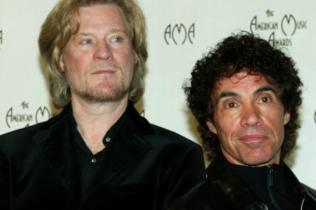 LOS ANGELES - NOVEMBER 16:  Singers Hall and Oats  pose backstage at the 31st Annual American Music Awards at The Shrine Auditorium November 16, 2003 in Los Angeles, California.  (Photo by Kevin Winter/Getty Images)