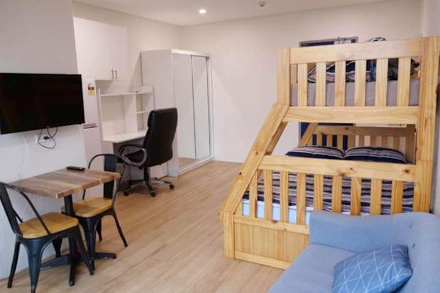 The ad offers a bottom bunk in a studio apartment in Glebe for $370 a week