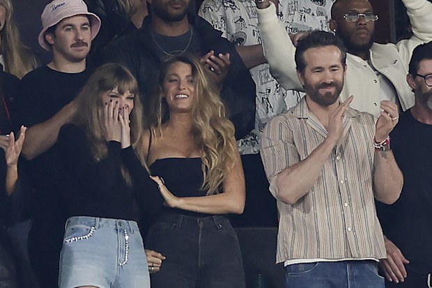 Taylor Swift, Blake Lively, Ryan Reynolds and Hugh Jackman during the first quarter of an NFL football game between the New York Jets and the Kansas City Chiefs, Sunday, Oct. 1, 2023, in East Rutherford, N.J. (AP Photo/Adam Hunger)