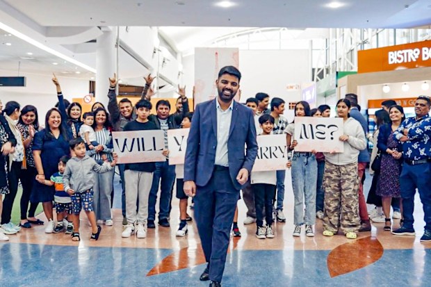 Yashraj Chhabra propose to his girlfriend, Riiya Shukla at auckland airport
