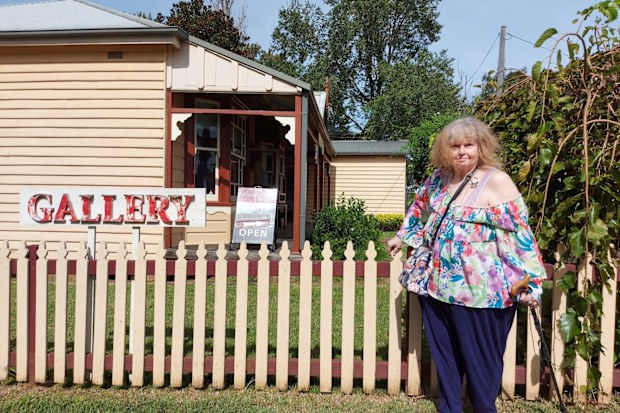 Judith Lipp poses outside a gallery.