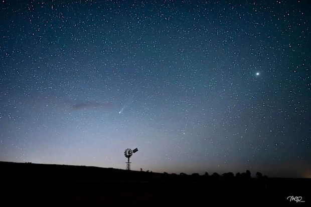 Mark Polsen said the comet was easily visible to the naked eye.