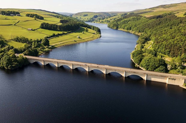  Ladybower Reservoir close to Sheffield 