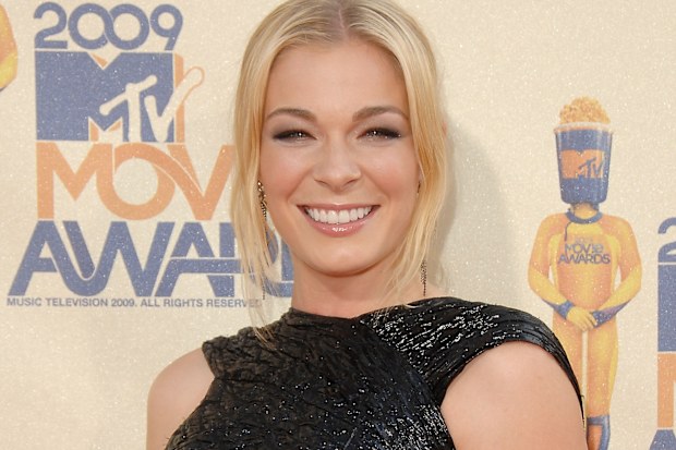 LeAnn Rimes arrives at the 2009 MTV Movie Awards Arrivals at the Gibson Amphitheatre on May 31, 2009 in Universal City, California.  