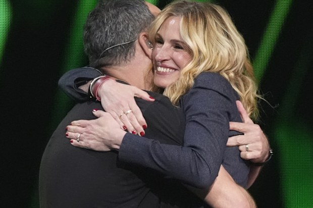 Dave Matthews, left, and Julia Roberts embrace during the 39th Annual Rock & Roll Hall of Fame Induction Ceremony on Saturday, Oct. 19, 2024, at Rocket Mortgage FieldHouse in Cleveland. (AP Photo/Chris Pizzello)