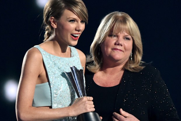 Taylor Swift and Andrea Swift