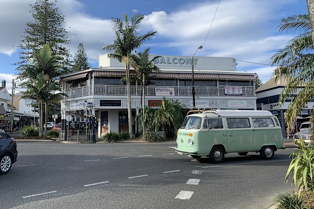Old VW kombi campervan (1974) driving in Byron Bay, Australia, on a winter day in August. In front of The Balcony.