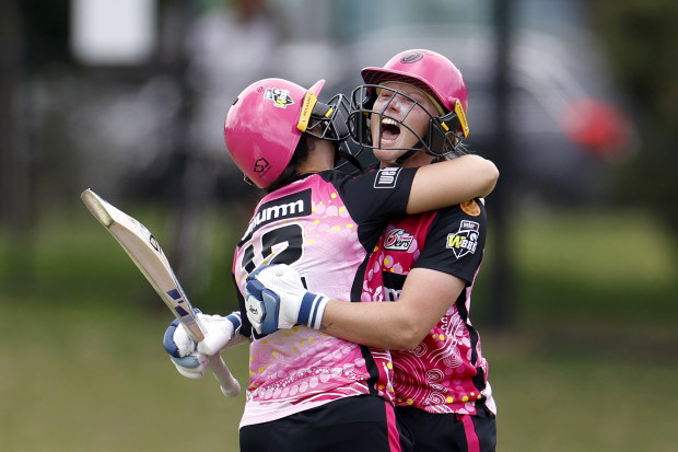 Alyssa Healy of the Sixers celebrates her winning run against the Scorchers. (Photo by Jonathan DiMaggio/Getty Images)