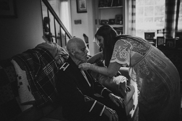 Bride has photoshoot with terminally ill father before wedding.