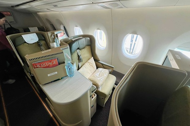 sami lukis flies business class to vietnam with vietnam airlines