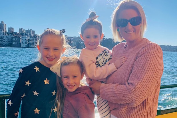 Naomi Richards with her husband and three daughters after going through treatment for breast cancer.