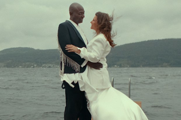 Rebel Royals. (L to R) Shaman Durek Verrett and Märtha Louise in Rebel Royals.. Cr. Courtesy of Netflix © 2025