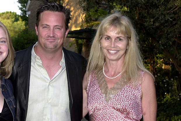 Matthew Perry with mum Suzanne and sister Emily in 2001