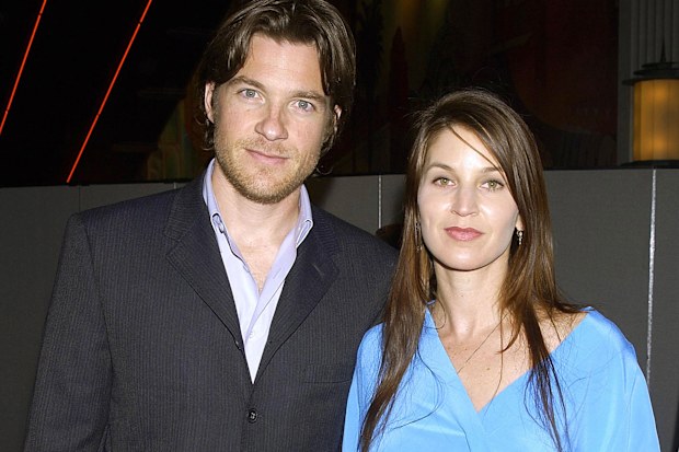 Jason Bateman with wife Amanda Anka in 2002.