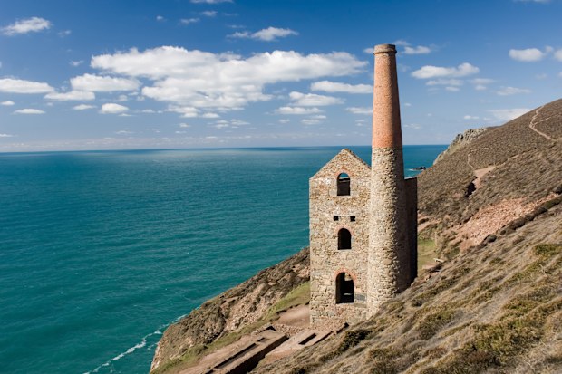 Tin mine on cliff edge, Cornwall stock photo