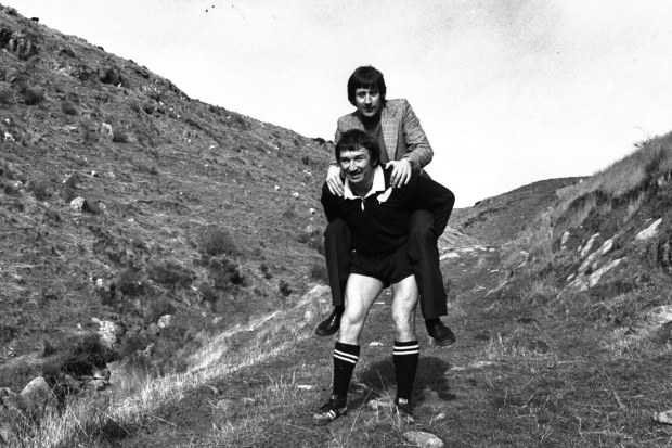New Zealand skipper Tane Norton gives journalist John Hopkins a lift.