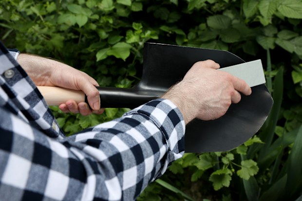 Spade sharpen stock