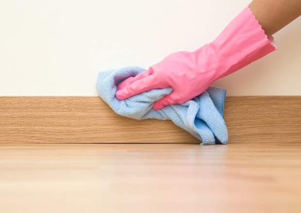 Cleaning skirting boards with a microfibre cloth