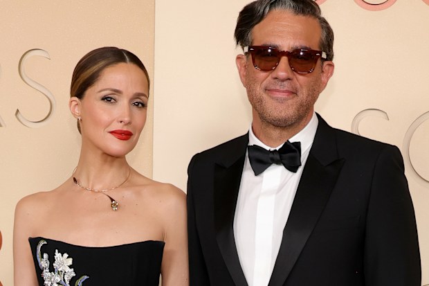 Rose Byrne and Bobby Cannavale attend the 98th Oscars at Dolby Theatre on March 15, 2026 in Hollywood, California