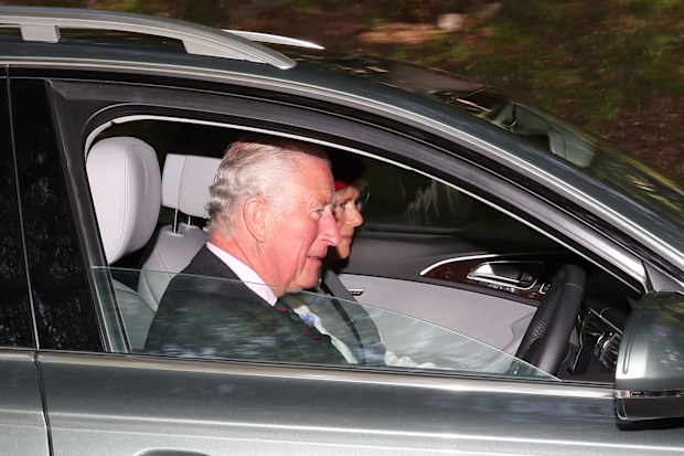 Queen Elizabeth, Kate Middleton, Prince William attend church near Balmoral