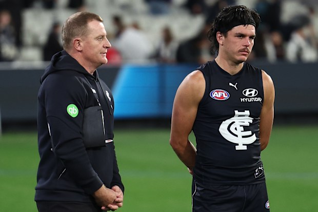 Carlton coach Michael Voss with Elijah Hollands after the loss to Collingwood.