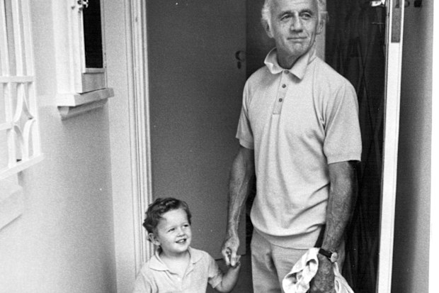 Billy McMahon & Son Julian (2½). November 23, 1971. (Photo by Fairfax Media).