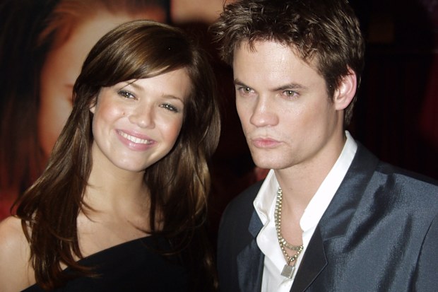 Mandy Moore and Shane West  at a screening of A Walk to Remember on January 17, 2002 at Planet Hollywood in New York City. (Photo by Elisa Haber/Getty Images)