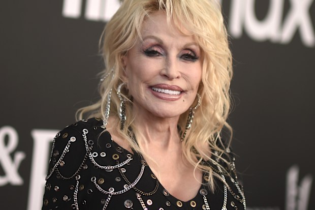 Dolly Parton arrives at the Rock & Roll Hall of Fame Induction Ceremony on Saturday, Nov. 5, 2022, at the Microsoft Theater in Los Angeles. (Photo by Richard Shotwell/Invision/AP)