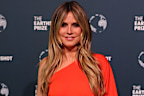 <p>A lady in red! This time it's supermodel Heidi Klum, looking a little different than the <a href="https://celebrity.nine.com.au/latest/heidi-klum-halloween-costumes/91c4005c-347d-43d9-ad87-26c78468407d" target="" rel="" title="last time we saw her on a carpet">last time we saw her on a carpet</a>...</p>