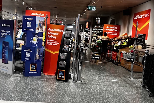 aldi entrance
