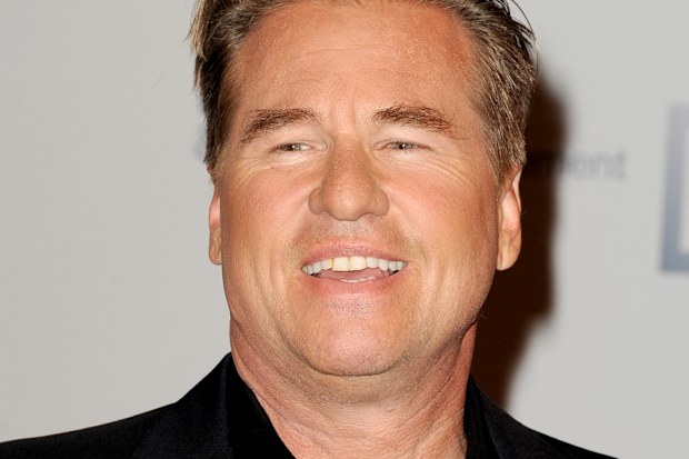 Val Kilmer (man) smiling