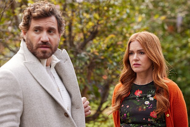 Édgar Ramírez, Isla Fisher, Wolf Like Me, Stan