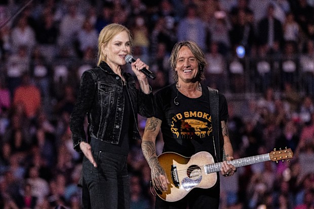 Nicole Kidman (L) appears onstage with her husband Keith Urban