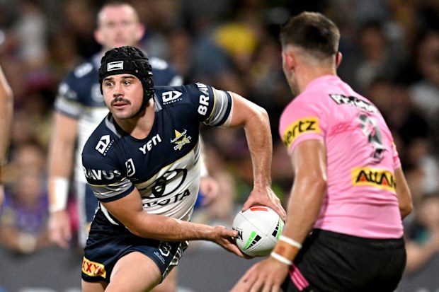 Reed Mahoney en acción para los Cowboys.