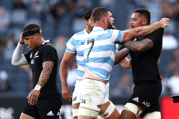 Marcos Kremer of Argentina pushes Shannon Frizell of the All Blacks.