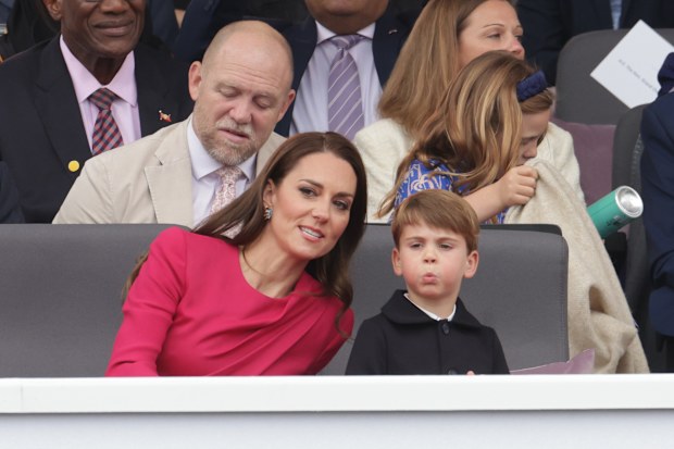 (L-R 2nd row) Mike Tindall, Victoria Starmer, Mia Tindall, (front row) Catherine, Duchess of Cambridge, and Prince Louis of Cambridge wait ahead of the Platinum Pageant on June 05, 2022 in London, England.