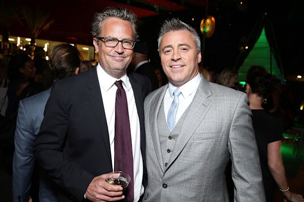 Matthew Perry with Matt LeBlanc in 2015.