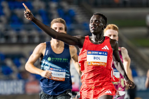 Peter Bol takes victory in the 800m at the 2025 Sydney Track Classic.