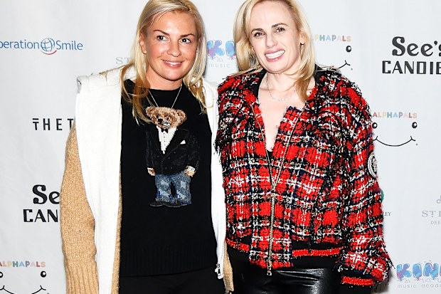 Rebel Wilson (R) and Ramona Agruma attend Operation Smile's 10th Annual Park City Ski Challenge Presented By The St. Regis Deer Valley & Deer Valley Resort at The St. Regis Deer Valley on April 02, 2022 in Park City, Utah. (Photo by Alex Goodlett/Getty Images for Operation Smile)