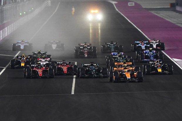 Oscar Piastri leads the field into turn one at the Lusail International Circuit.