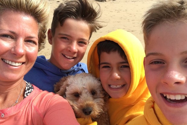 Lisa, her three sons, and dog Ollie pet custody
