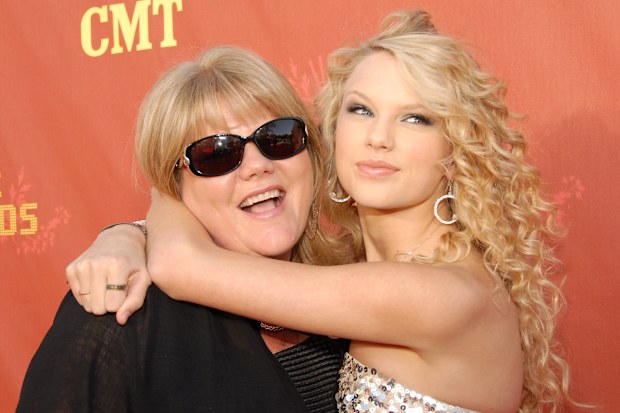 Taylor Swift, Andrea Swift