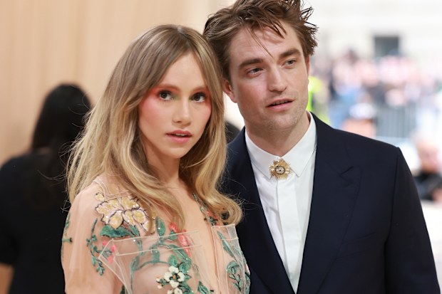 Suki Waterhouse and Robert Pattinson at the 2023 Met Gala, celebrating 'Karl Lagerfeld: A Line Of Beauty' at The Metropolitan Museum of Art (Photo by Theo Wargo/Getty Images for Karl Lagerfeld)