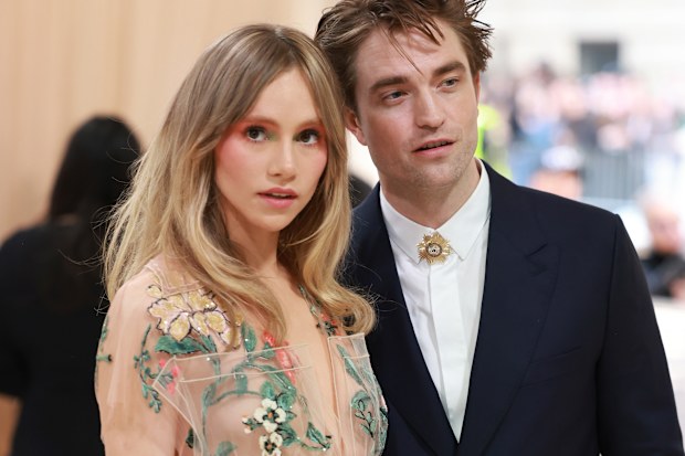Suki Waterhouse and Robert Pattinson at the 2023 Met Gala, celebrating 'Karl Lagerfeld: A Line Of Beauty' at The Metropolitan Museum of Art (Photo by Theo Wargo/Getty Images for Karl Lagerfeld)