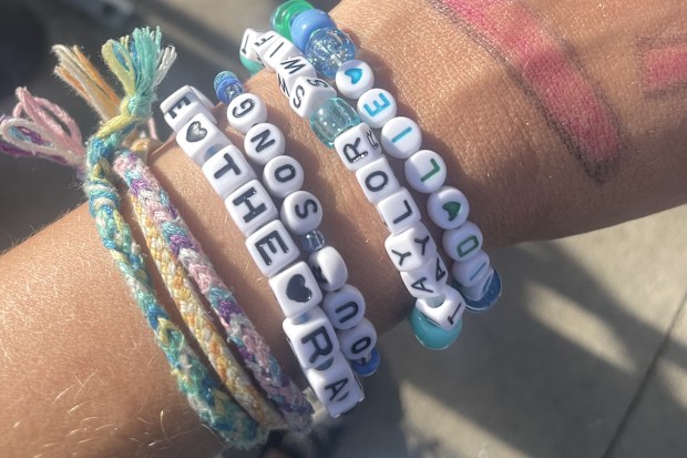 Taylor Swift eras tour friendship bracelets