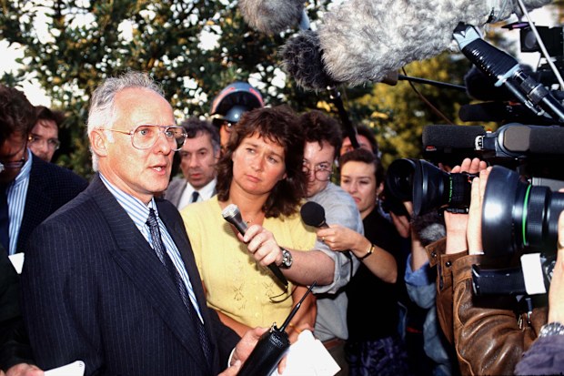 Dickie Arbiter, royal press secretary, speaks to the media in 1990. 